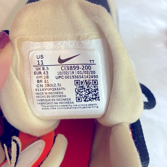 Nike Air Max 270 React, Women’s Size 11 - Picture 6 of 13